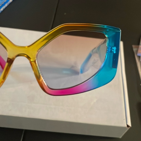 Multiple colors sunglasses 🕶️ - Picture 3 of 6
